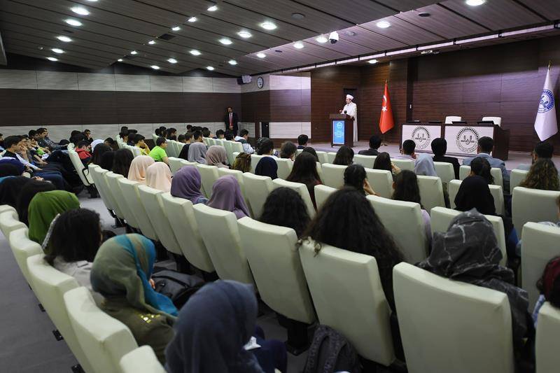 Diyanet İşleri Başkanı Görmez Avrupa'dan gelen gençlerle buluştu