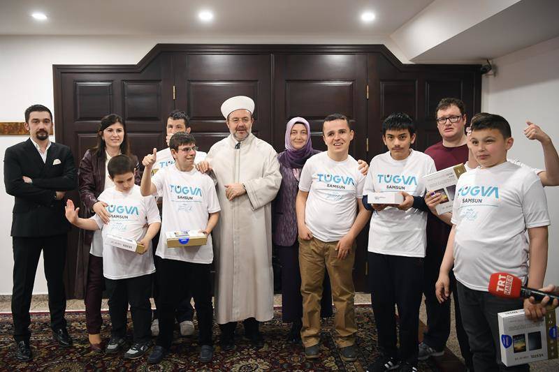 Diyanet İşleri Başkanı Görmez, otizmli çocuklarla bir araya geldi